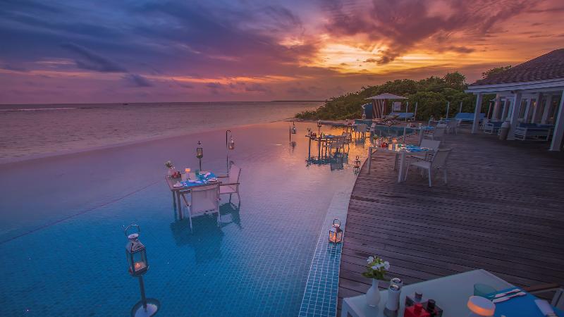 Hideaway Beach Resort and Spa Dhonakulhi Maldives - Havuz