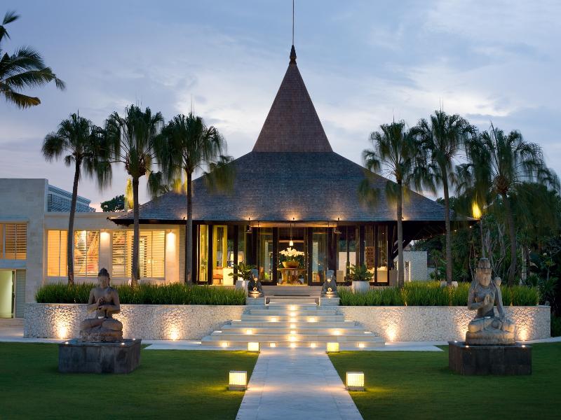 The Royal Santrian - Genel