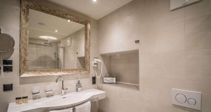 Hotel Goldener Adler, BW Signature Collection - Oda