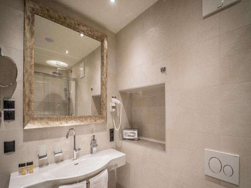 Hotel Goldener Adler, BW Signature Collection - Oda