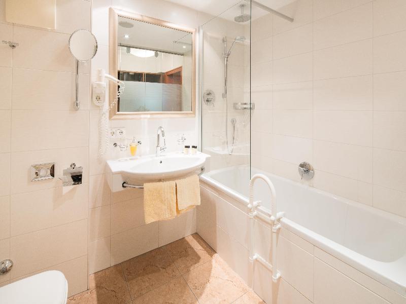 Hotel Goldener Adler, BW Signature Collection - Oda
