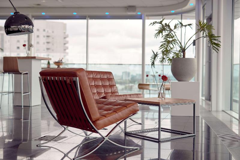 DoubleTree by Hilton Rotterdam Centre - Lobi
