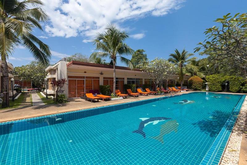 Phuket Sea Resort SHA by ZUZU - Havuz