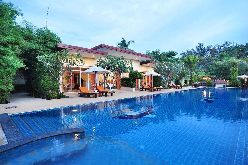 Phuket Sea Resort SHA by ZUZU - Havuz