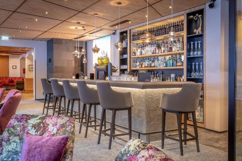 VALARA Alpine Art Hotel - Bar
