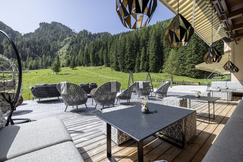 VALARA Alpine Art Hotel - Teras