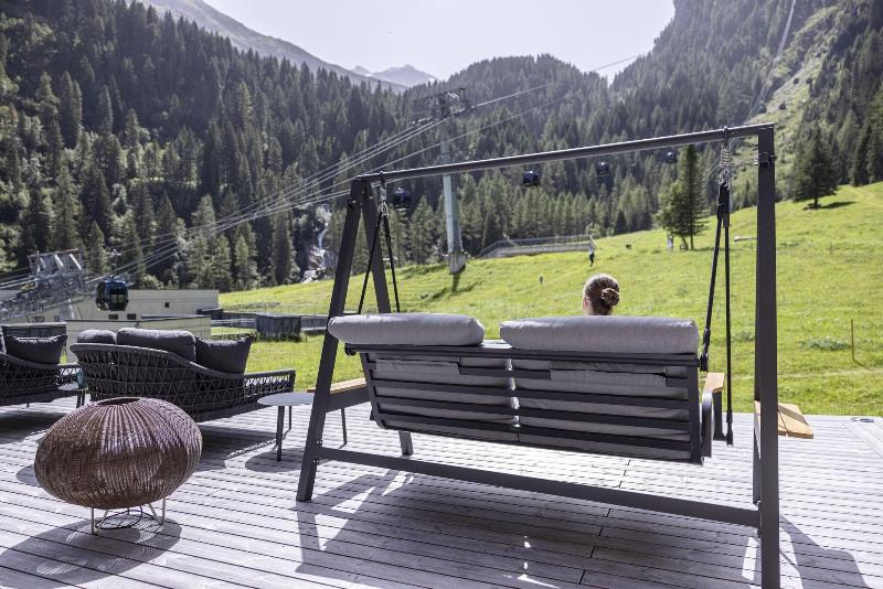 VALARA Alpine Art Hotel - Teras