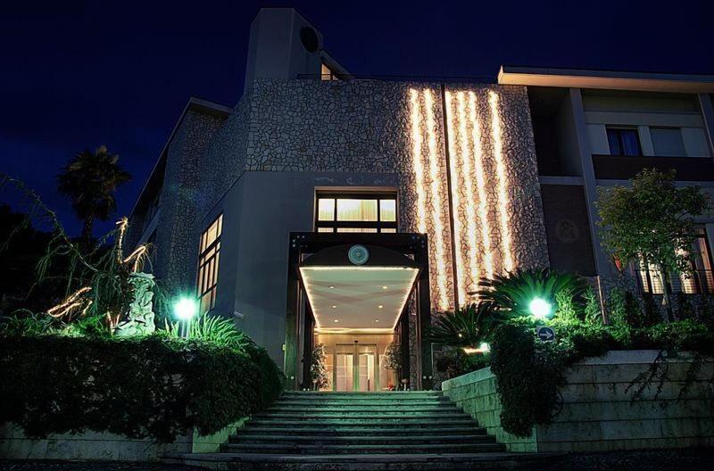 Solofra Palace - Genel