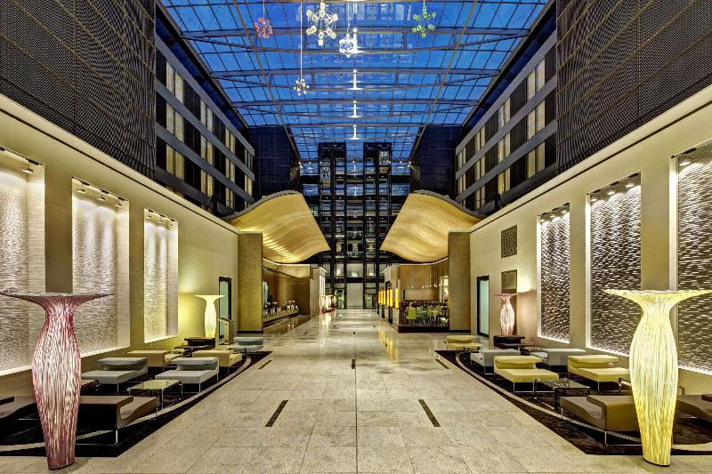 Hilton Frankfurt Airport - Lobi