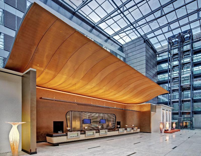 Hilton Frankfurt Airport - Lobi