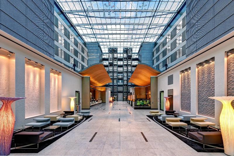 Hilton Frankfurt Airport - Lobi