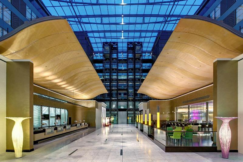 Hilton Frankfurt Airport - Lobi