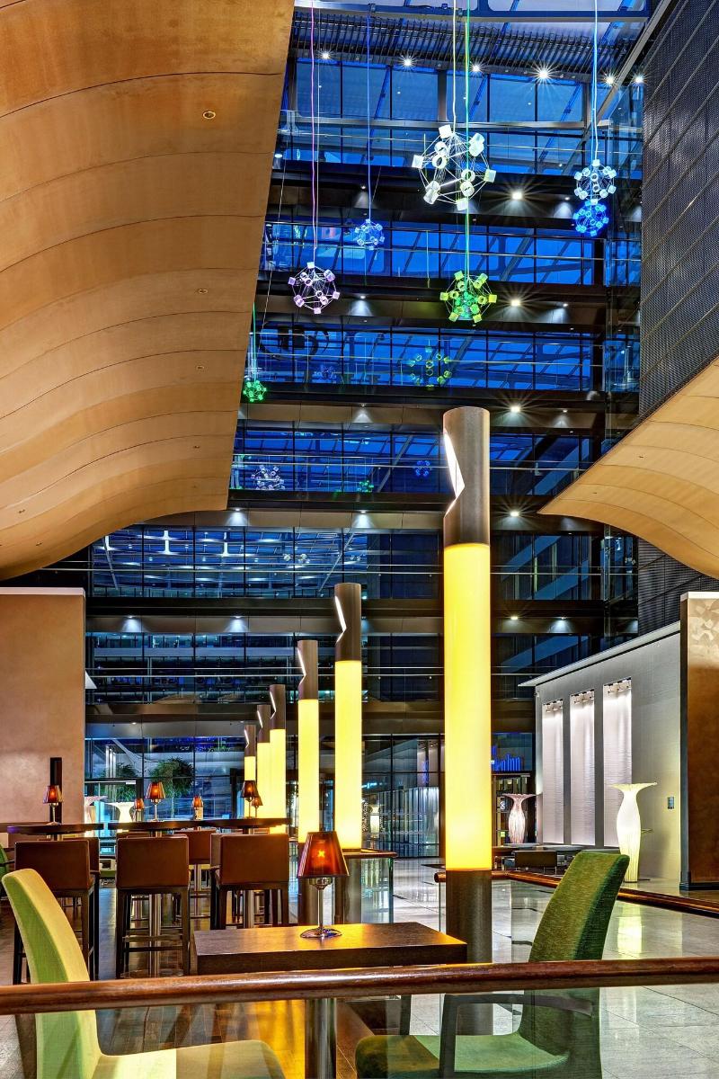 Hilton Frankfurt Airport - Lobi