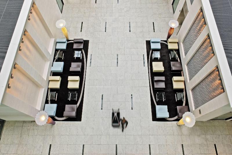 Hilton Frankfurt Airport - Genel