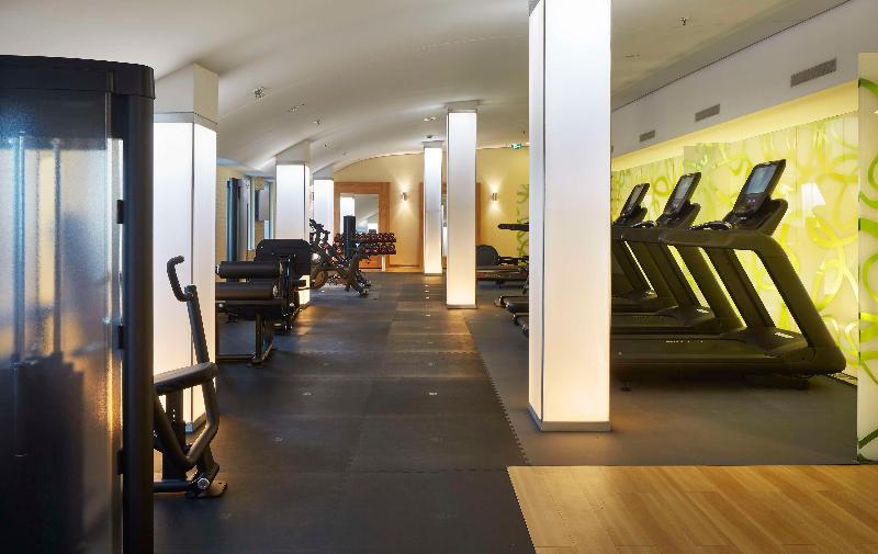 Hilton Frankfurt Airport - Genel