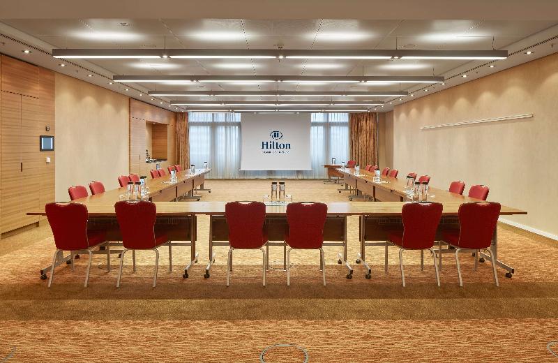 Hilton Frankfurt Airport - Genel