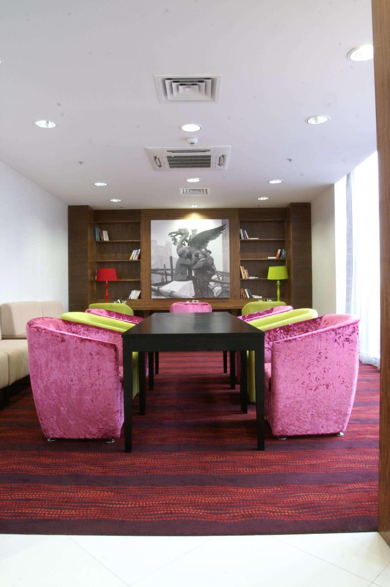 Hampton by Hilton Liverpool/John Lennon Airport - Lobi