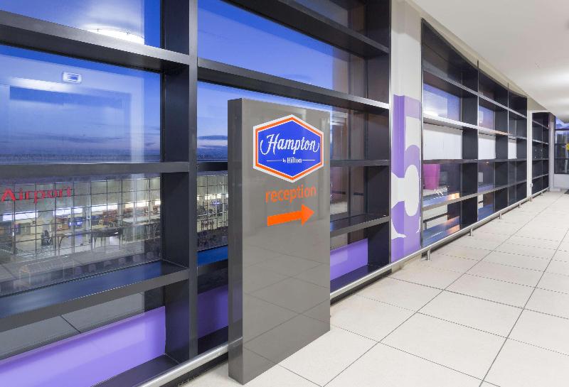 Hampton by Hilton Liverpool/John Lennon Airport - Lobi