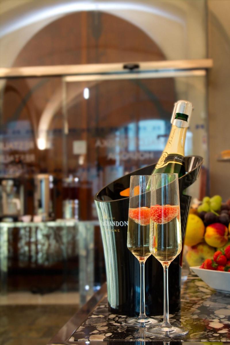 Three Storks Hotel - Bar