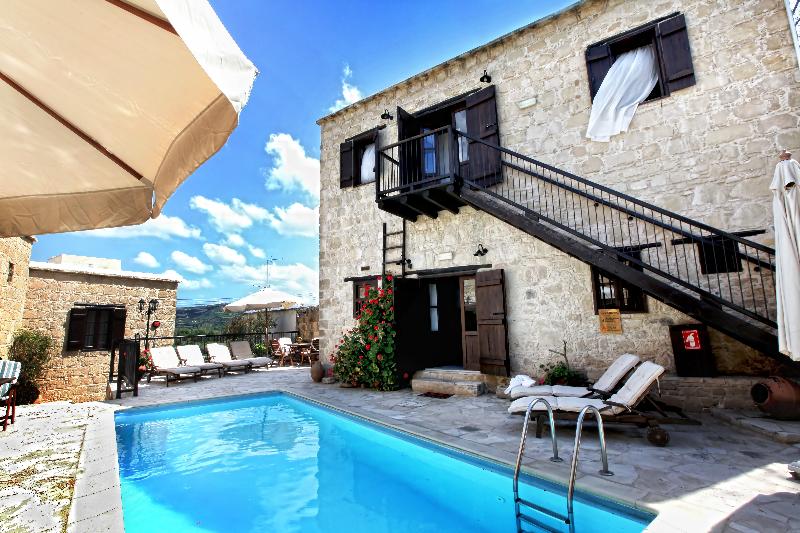 Leonidas Village Houses - Genel