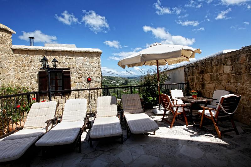 Leonidas Village Houses - Genel
