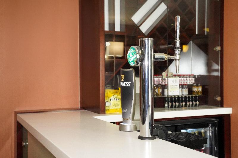 Holiday Inn Express Glenrothes - Bar