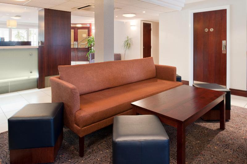 Holiday Inn Express Glenrothes - Genel
