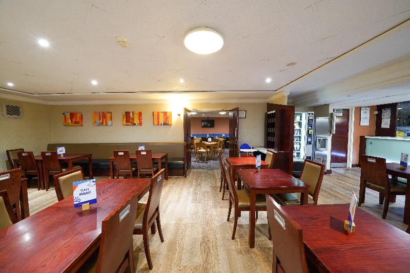 Holiday Inn Express Glenrothes - Genel