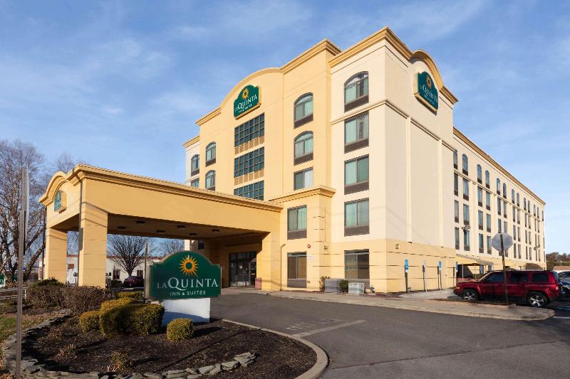 La Quinta Inn & Suites by Wyndham Garden City - Genel