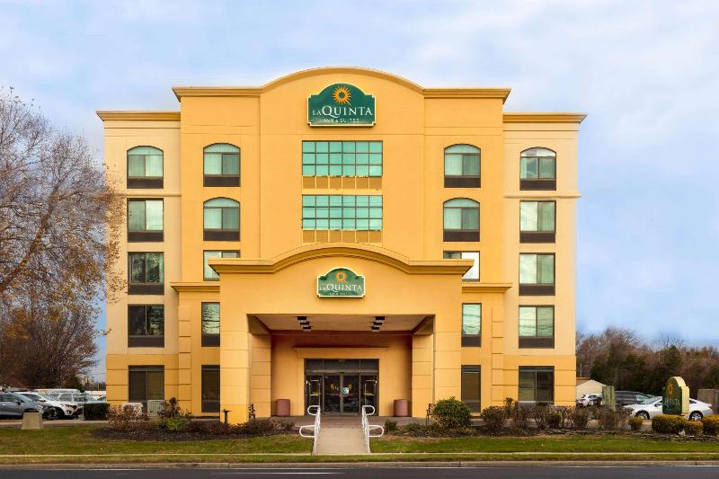 La Quinta Inn & Suites by Wyndham Garden City - Genel