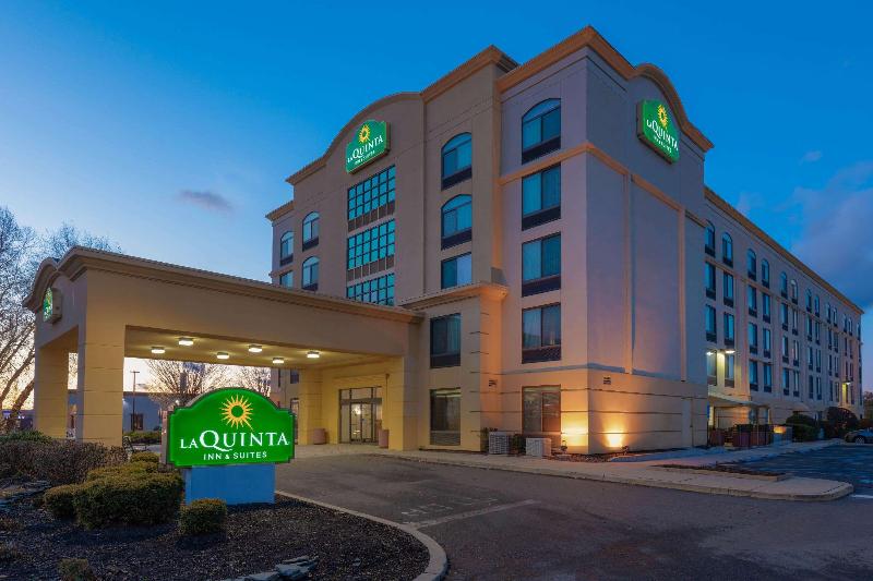 La Quinta Inn & Suites by Wyndham Garden City - Genel