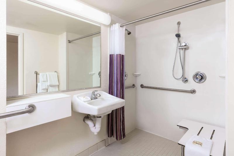 La Quinta Inn & Suites by Wyndham Garden City - Oda