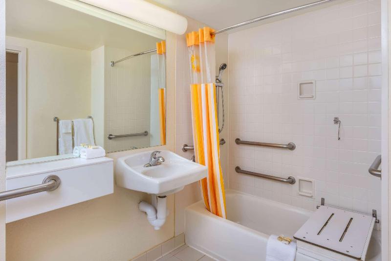 La Quinta Inn & Suites by Wyndham Garden City - Oda