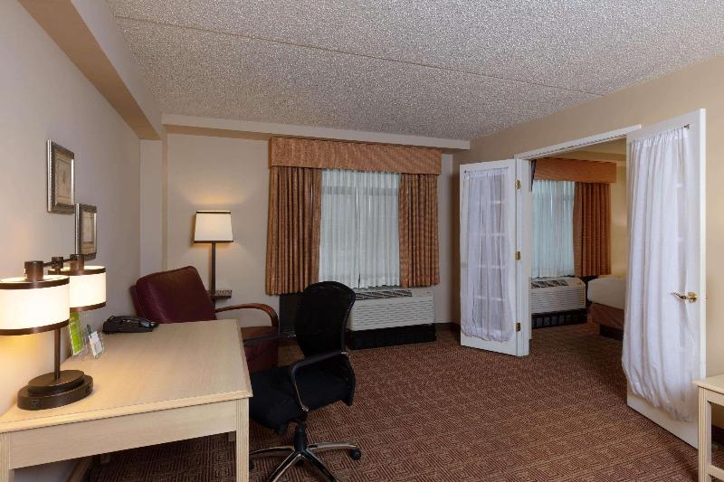 La Quinta Inn & Suites by Wyndham Garden City - Oda