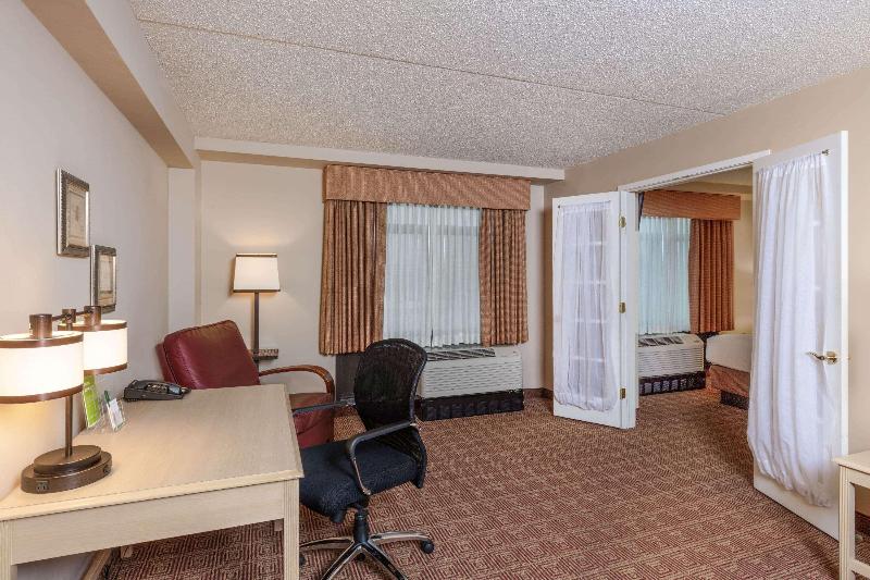 La Quinta Inn & Suites by Wyndham Garden City - Oda