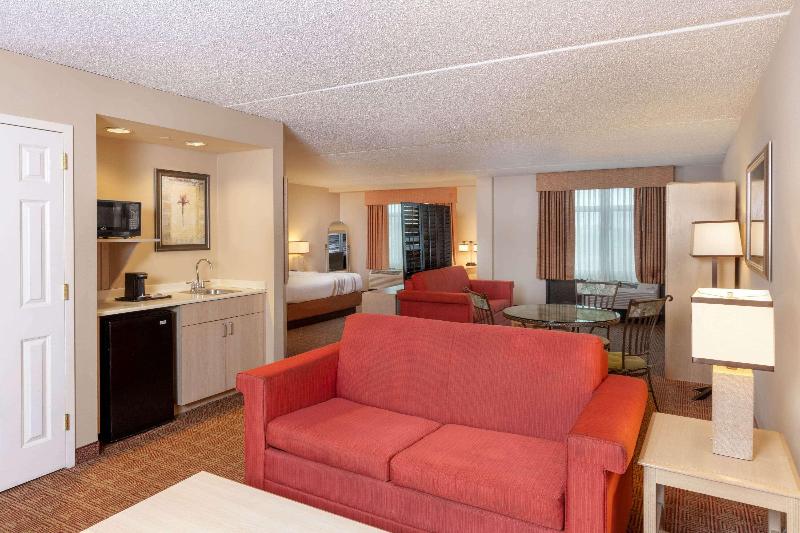 La Quinta Inn & Suites by Wyndham Garden City - Oda