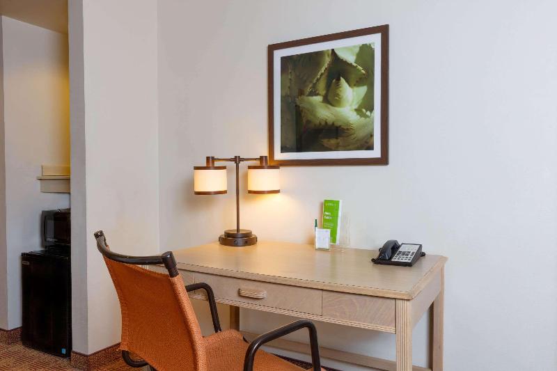La Quinta Inn & Suites by Wyndham Garden City - Oda