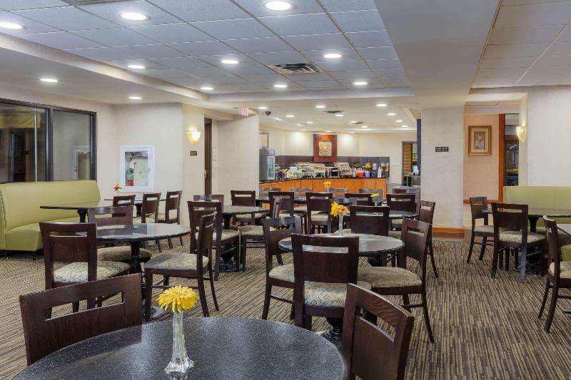 La Quinta Inn & Suites by Wyndham Garden City - Restoran