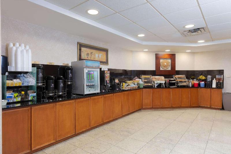La Quinta Inn & Suites by Wyndham Garden City - Restoran