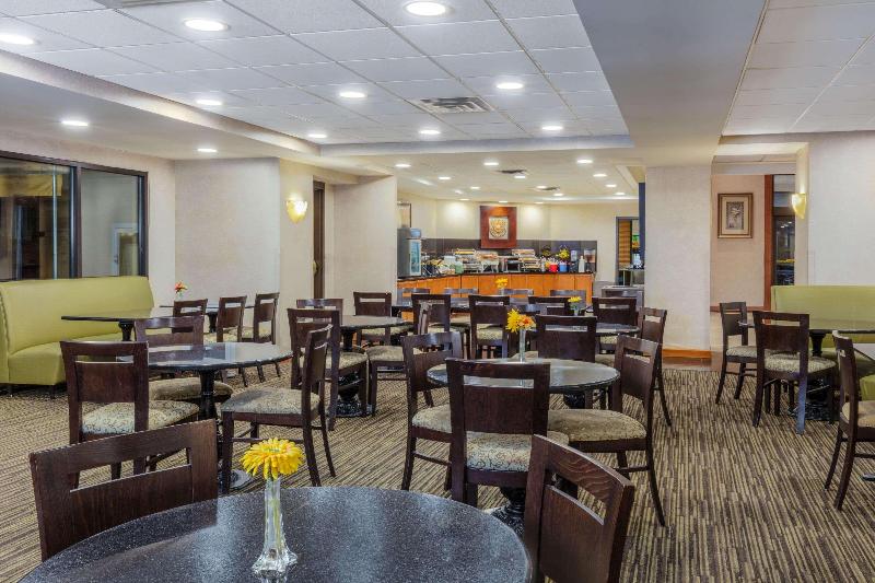 La Quinta Inn & Suites by Wyndham Garden City - Restoran