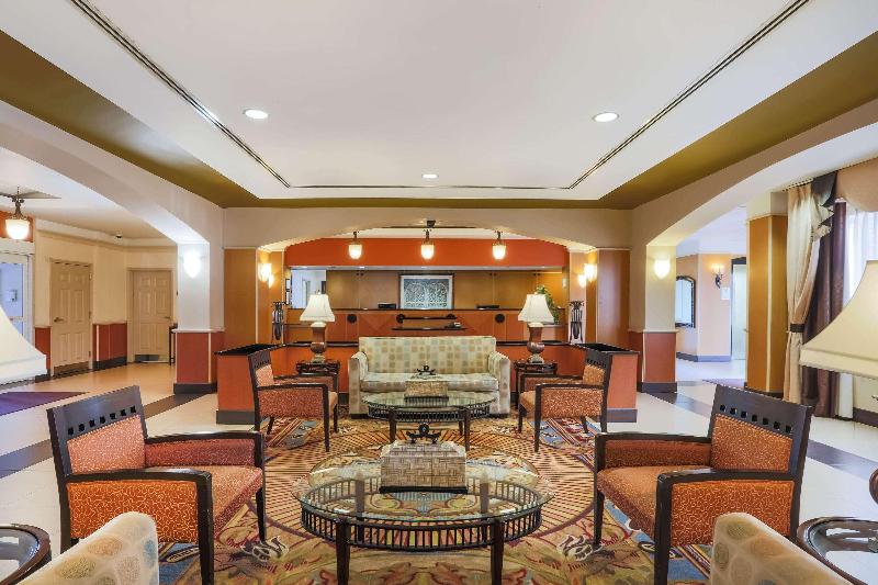 La Quinta Inn & Suites Islip - Lobi