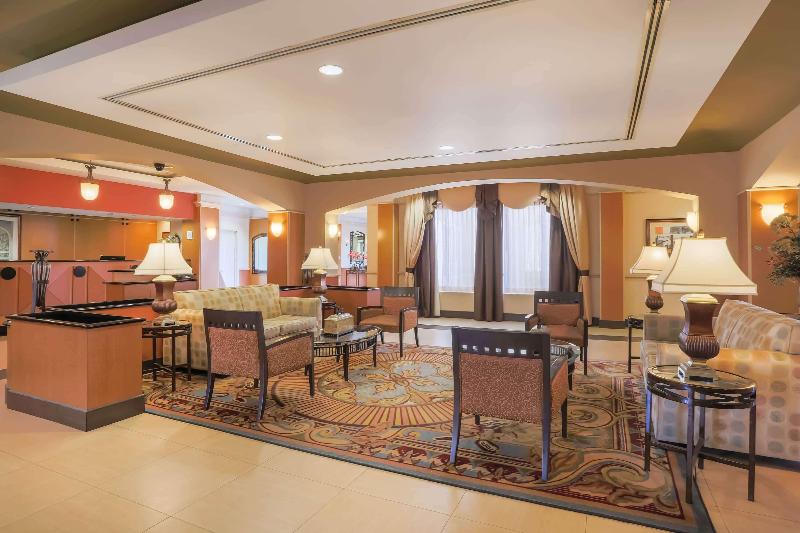 La Quinta Inn & Suites Islip - Lobi