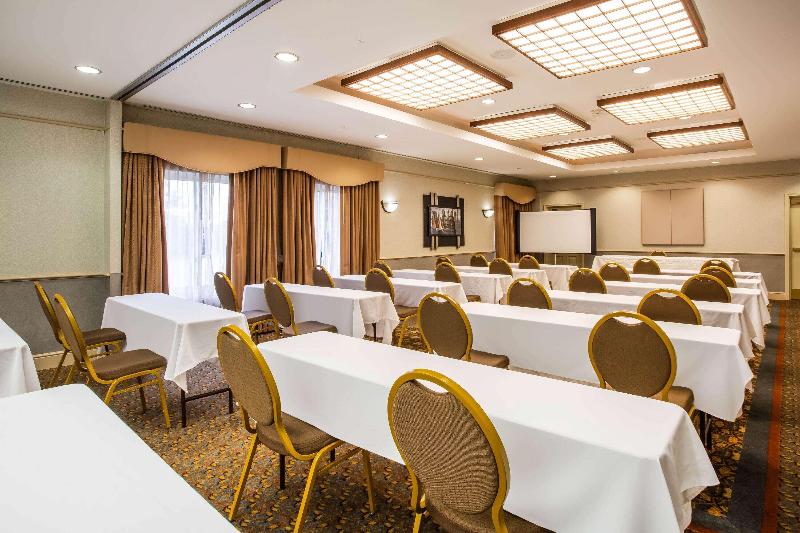 La Quinta Inn & Suites Islip - Toplantı