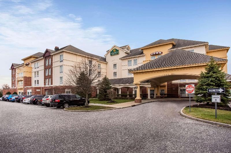 La Quinta Inn & Suites Islip - Genel