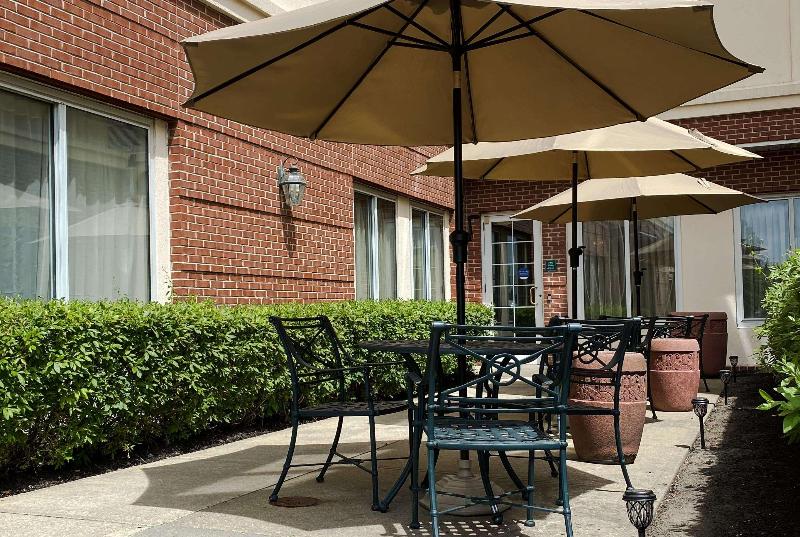 La Quinta Inn & Suites Islip - Genel
