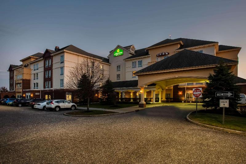 La Quinta Inn & Suites Islip - Genel