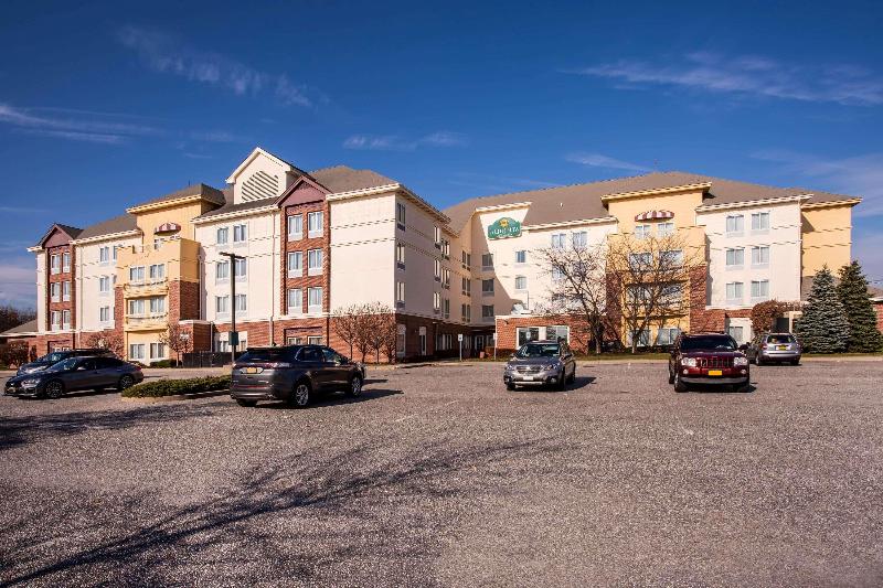 La Quinta Inn & Suites Islip - Genel