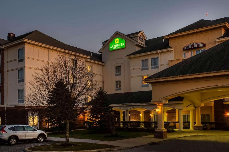 La Quinta Inn & Suites Islip - Genel