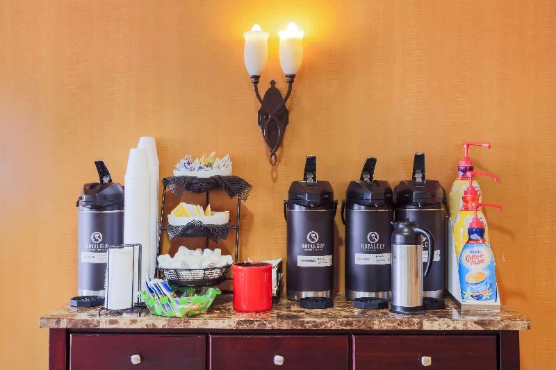 La Quinta Inn & Suites Islip - Genel