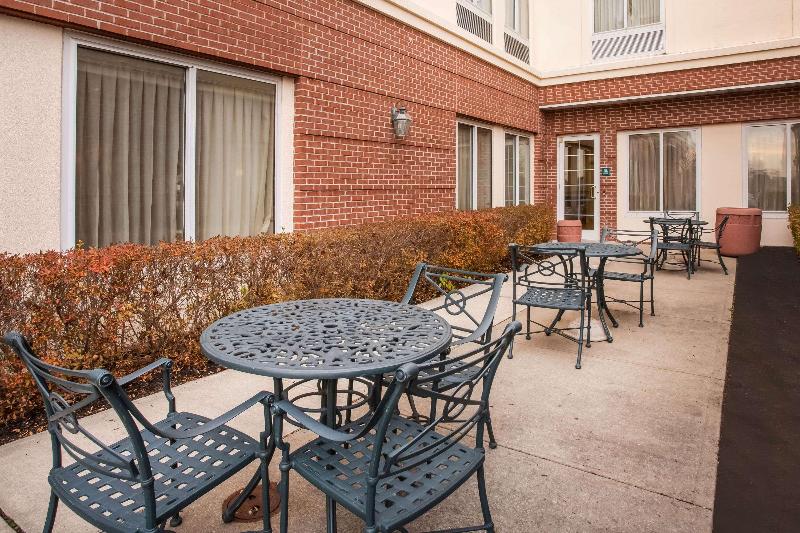 La Quinta Inn & Suites Islip - Genel